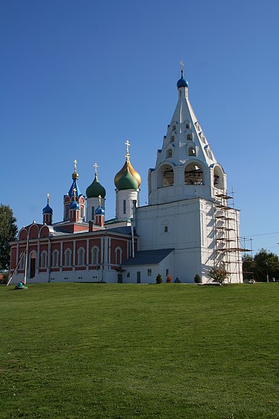 File:Old Kolomna town - Kremlin 02 Tikhvin Cathedral.jpg