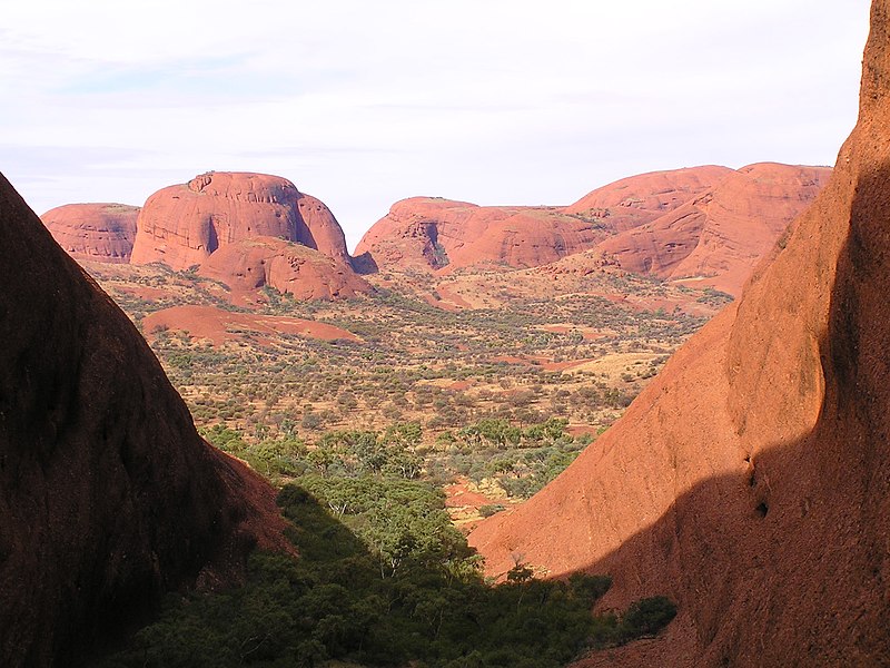 File:Olga Rocks, Australia, 2004 - panoramio (2).jpg