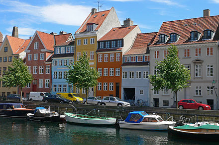 colourful houses along the main Canal