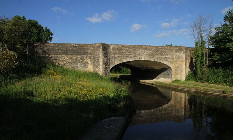 File:OxfordCanal Bridge230 east.jpg