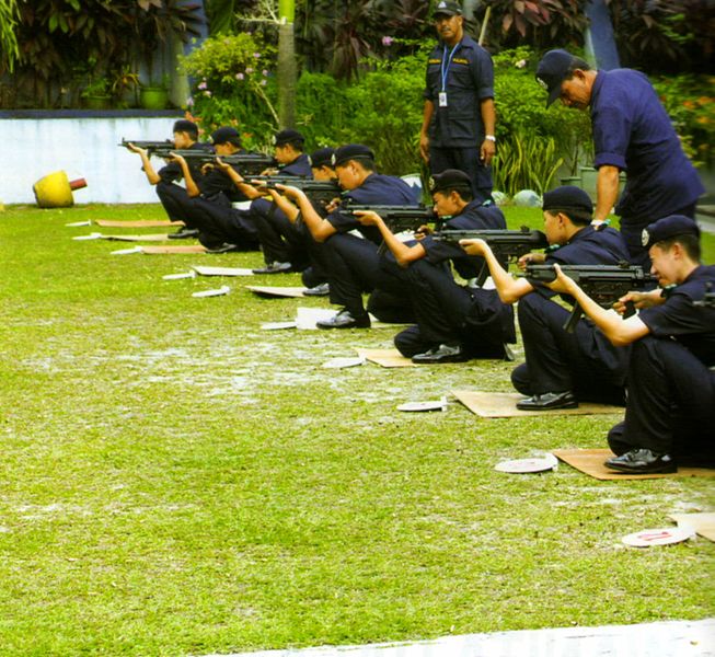 File:PDRM with MP5.jpg