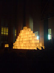 Artistic performance "Light and gravity" at National Museum in Warsaw (Night of Museums, 2007) PL Ligh and gravitation - pyramid.jpg