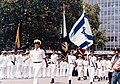 מפקד אח"י יפו, רס"ן בני אריאלי, מוביל את צוותי הספינות במצעד הצדעה בשדרות ברודוויי, ניו יורק, 4 ביולי 1976.