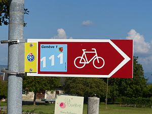 4.51.1a Indicateur de direction sans destination pour « itinéraire recommandé aux cyclistes »