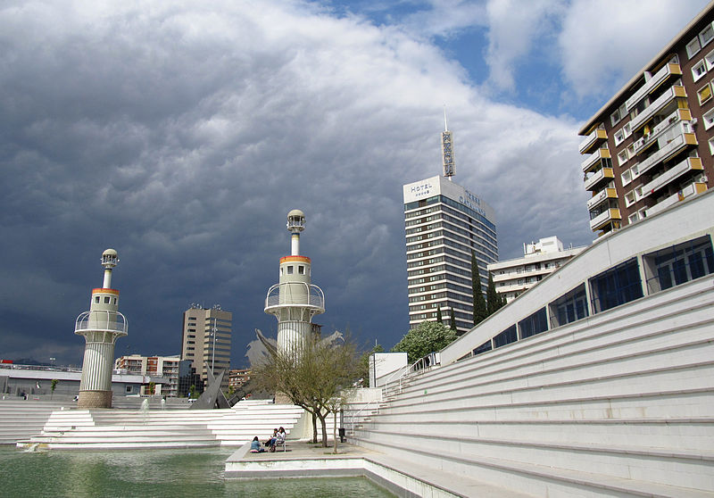 File:Parc de l'Espanya Industrial (april 2013) (3).JPG