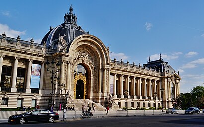 How to get to Petit Palais with public transit - About the place