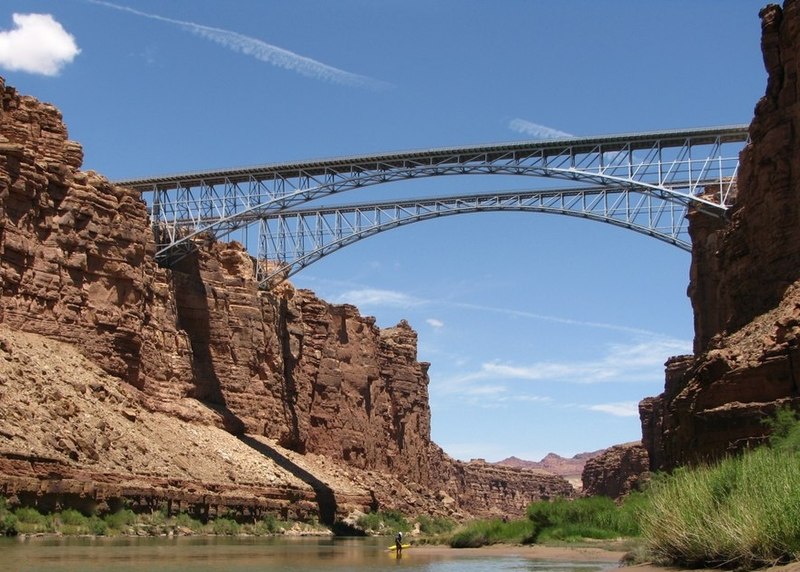 File:Passing Navajo bridge.jpg