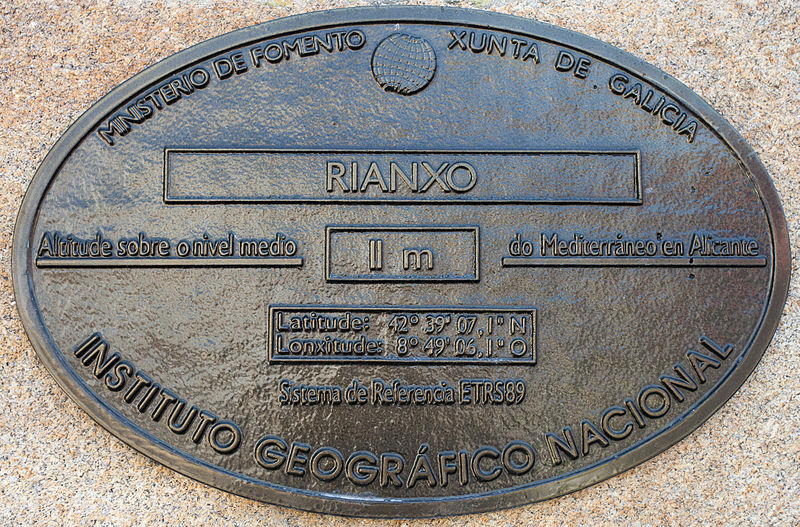 File:Placa altimétrica. Rianxo - Galiza.jpg