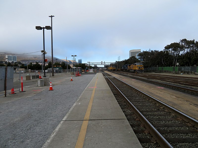File:Platforms at South San Francisco station, July 2018.JPG