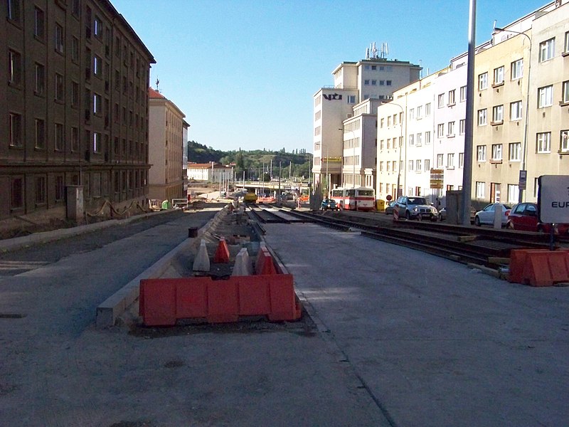 File:Podbabská, výstavba tramvajové trati.jpg