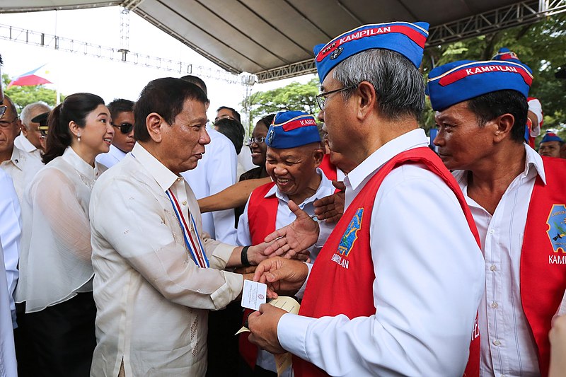 File:President Rodrigo R. Duterte greets war veterans during the celebration of the National Heroes’ Day.jpg