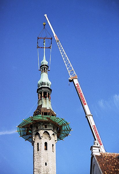 File:Raekoja tornikiivri renoveerimine 1996 (5).jpg