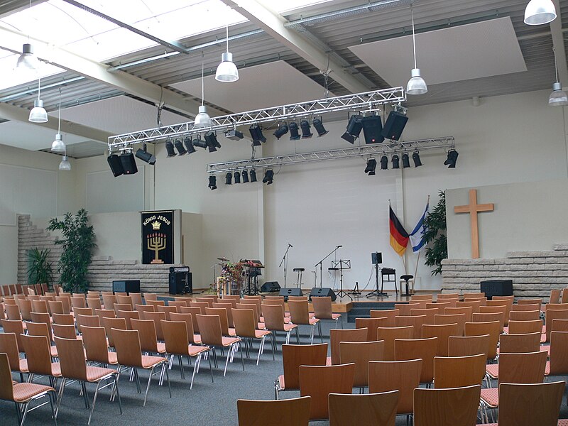 Berkas:Ravensburg Freie Christengemeinde Saal.jpg