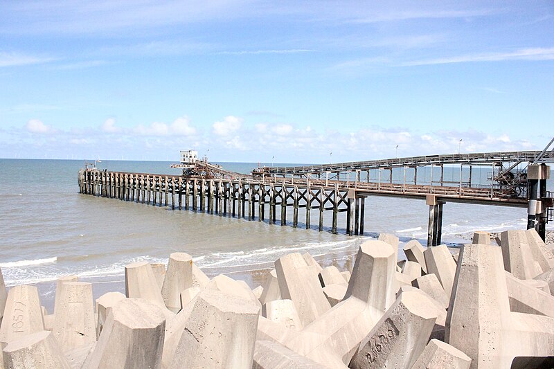 File:Raynes Jetty, Llanddulas - geograph.org.uk - 5042712.jpg