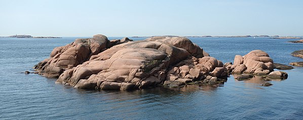 Red granite cliffs at Stångehuvud