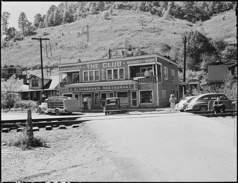 File:Restaurant and liquor store, patronized largely by miners in this vicinity. Wheelwright Junction, Floyd County... - NARA - 541515.tif