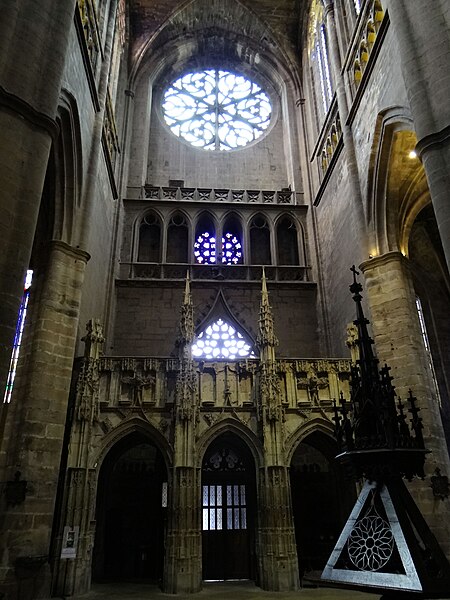 File:Rodez - Cathédrale Notre-Dame - Bras sud du transept.JPG