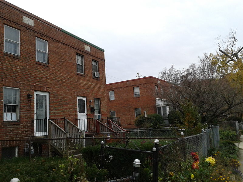 File:Rowhouses in Alexandria, Virginia - 2.jpeg