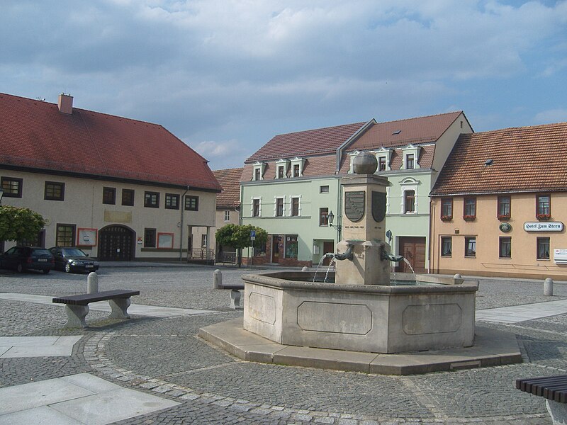 File:Ruhland, Markt, Südostansicht, 01.jpg