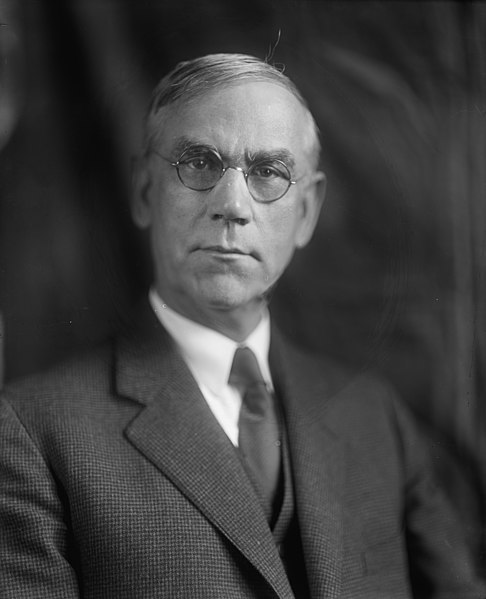 File:SMOOT, REED. SENATOR LCCN2016862403 (cropped).jpg