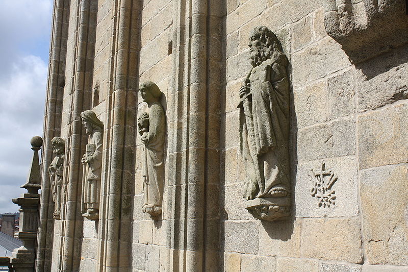 File:Santiago, Catedral 17-04a, Apóstolos na Berenguela.JPG