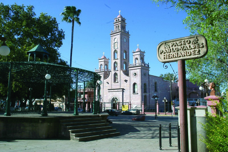 File:Santuario de Nuestra Señora de Guadalupe, Piedras Negras, Coahuila- Nuestra Señora de Guadalupe sanctuary (22760886300).jpg