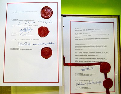 Schengen Agreement (1985) signatures.jpg