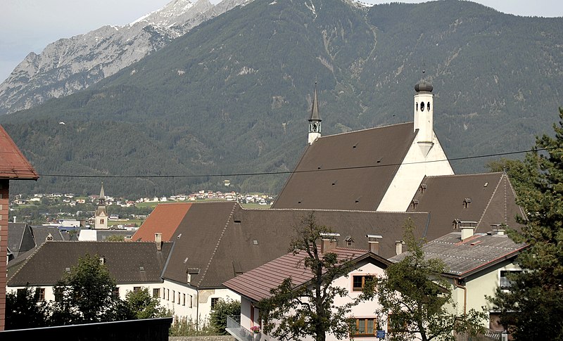 File:Schwaz, Franziskanerkloster.JPG