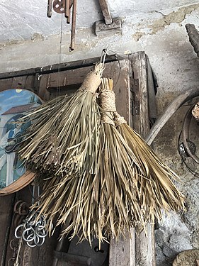 Sicilian broom for wood fired oven