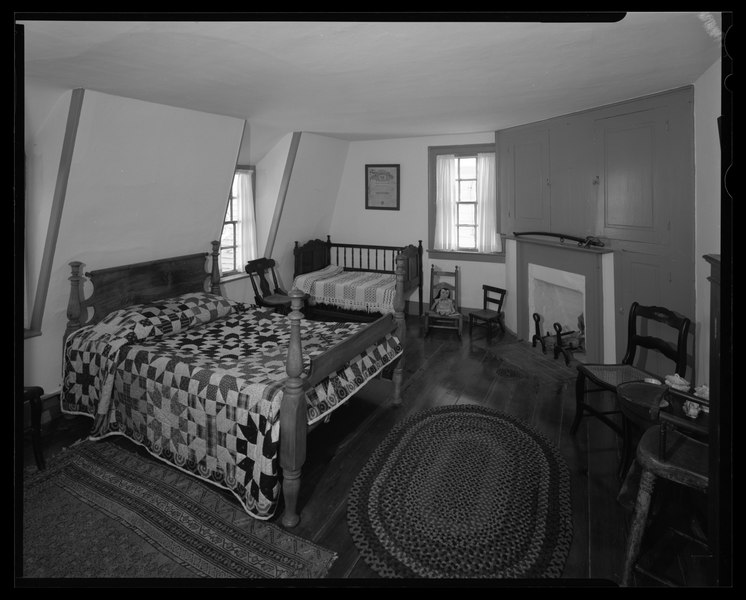 File:Second floor rear chamber, view from south with fireplace. - Tucker House, 124 South Commerce Street, Centreville, Queen Anne's County, MD HABS MD-1387-11.tif