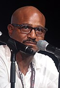 Seth Gilliam kòm pè Gabriel Stokes.