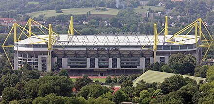 Westfalenstadion, stadion klub Bundesliga Borussia Dortmund, stadion terbesar di Jerman