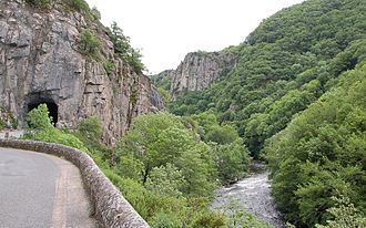 Photo quizz Fourgon-Passion - Page 2 330px-Sioule_Gorges_1