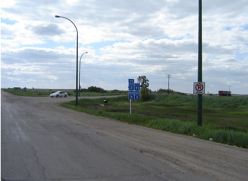 File:SkHwy2North-SkHwy11South.jpg