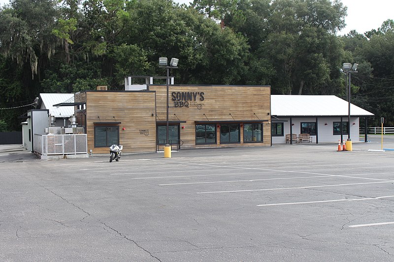 File:Sonny's BBQ, US90, Lake City.jpg