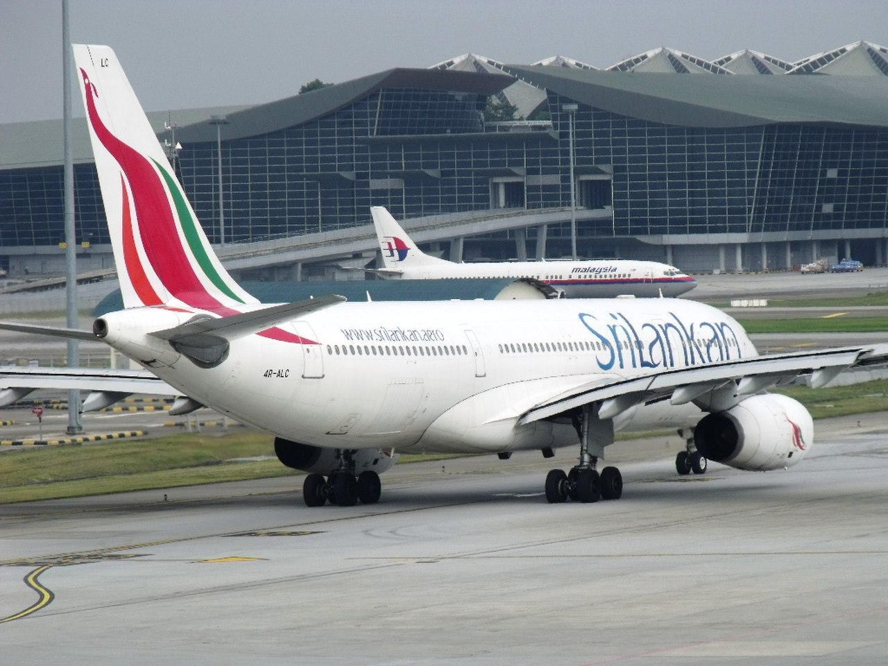 Airbus a330-200 srilankan Airlines