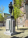 Standbeeld van Pieter Jelles Troelstra aan het Oldehoofsterkerkhof te Leeuwarden