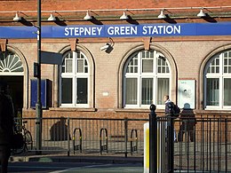 Stepney Green Tube Station 2007.jpg