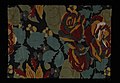 Stofstaal, katoen met veelkleurig rozen dessin tegen donkere achtergrond, Kralingse Katoenmaatschappij, “3021”, objectnr 23604-9.JPG
