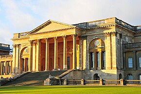 The centre of the South Facade Stowe House - geograph.org.uk - 1155490.jpg