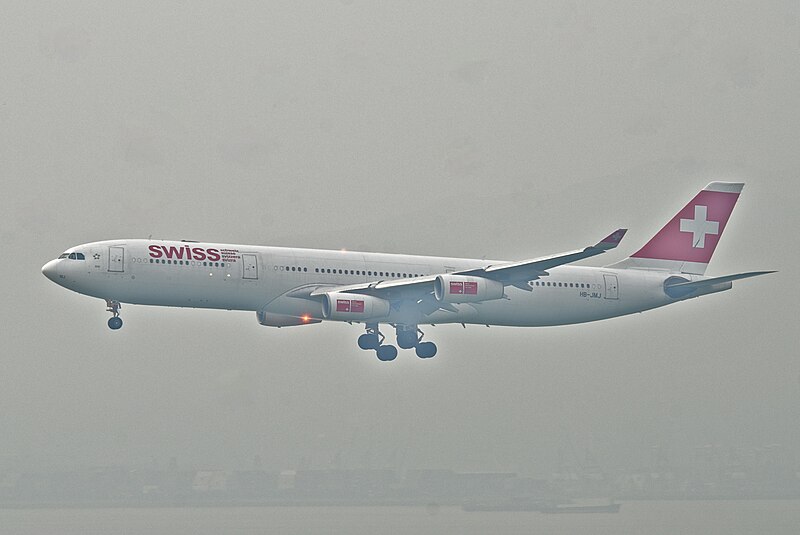 File:Swiss Airbus A340-313X; HB-JMJ@HKG;03.08.3012 669ev (7755876892).jpg