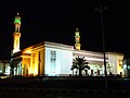 Masjid Pangeran Sultan bin Abdul Aziz di Tabuk pada malam hari.