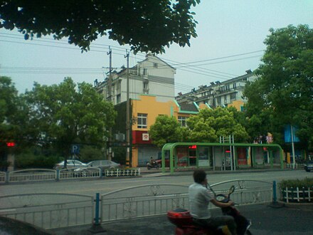 A street in the downtown part (Hailing district) of Taizhou, Jiangsu