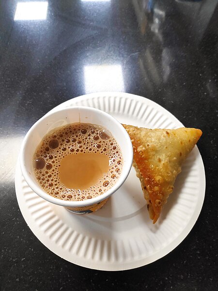 File:Tea with Samosa 2.jpg