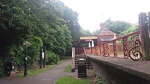 Estação e plataformas Tettenhall..jpg