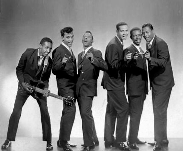 The Contours. From left to right: Huey Davis (guitarist), Hubert Johnson, Billy Gordon, Billy Hoggs, Joe Billingslea, and Sylvester Potts.