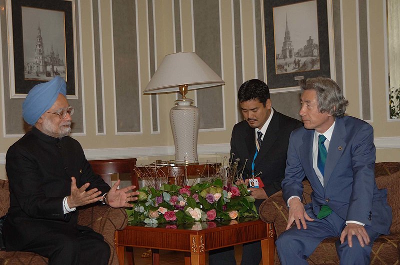 File:The Prime Minister, Dr. Manmohan Singh in a conversation with the Japanese Prime Minister Junichiro Koizumi, on the sidelines of G-8 summit in St. Petersburg, Russia on July 17, 2006.jpg