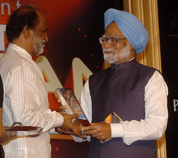 Rajinikanth (left) receiving the 2008 NDTV Entertainer of the Year Award from prime minister Manmohan Singh