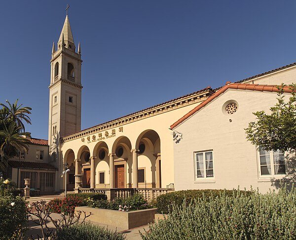 Image: Thirteenth Church of Christ, Scientist (Los Angeles) west face 2015 05 10 (cropped)