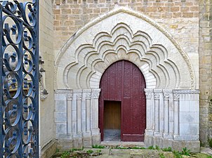 Portail latéral polylobé de l'église Saint-Médard de Thouars - Deux-Sèvres